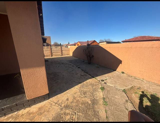 2 BEDROOM HOUSE FOR SALE IN SEBOKENG ZONE 6